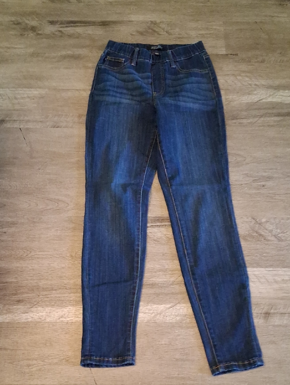 Judy Blue Women’s Jeans. 1/25. Slim Fit. Elastic Waist Pull On. Stretch